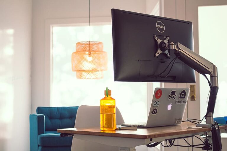 6 Best Monitor Arm For Improved Productivity (2022 Buying Guide)