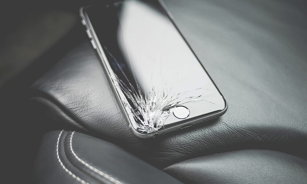 How-to-Fix-a-Cracked-Phone-Screen-1.jpg